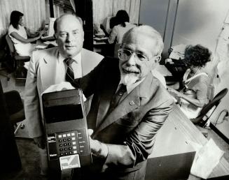Guarantees given: Robert Baer, chairman of TeleCheck Services Inc., holds a terminal which lets merchants call computers to clear customer cheques.