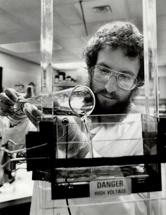 Engineering genetics: Dr. Bernard Glick separates DNA molecules at Bio Logical laboratory on York University campus in North york. But his cloning machine doesn't produce look-alikes.