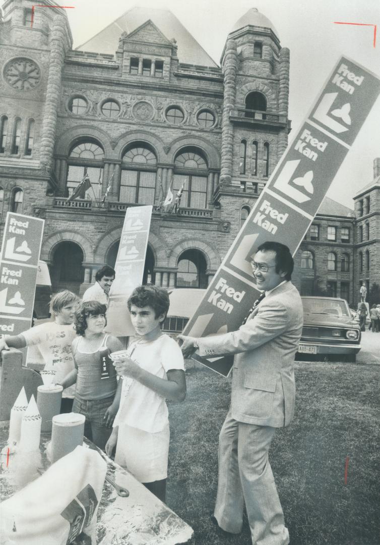 Seeking the seat for St. Andrews-St. Patrick riding, Liberal candidate Fred Kan set up a stand offering free lemondade outside Queen's Park yesterday