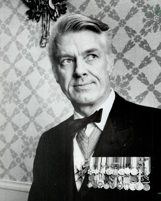 Ray Munro: Most of chestful of medals was collected for feats all over the world.