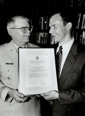 Maj. Steve Murray (Right) and Maj Gen. Bryan Stephenson