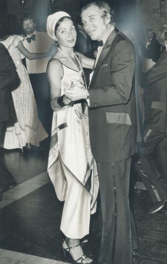 Jeanette Stein dances with husband, Fred