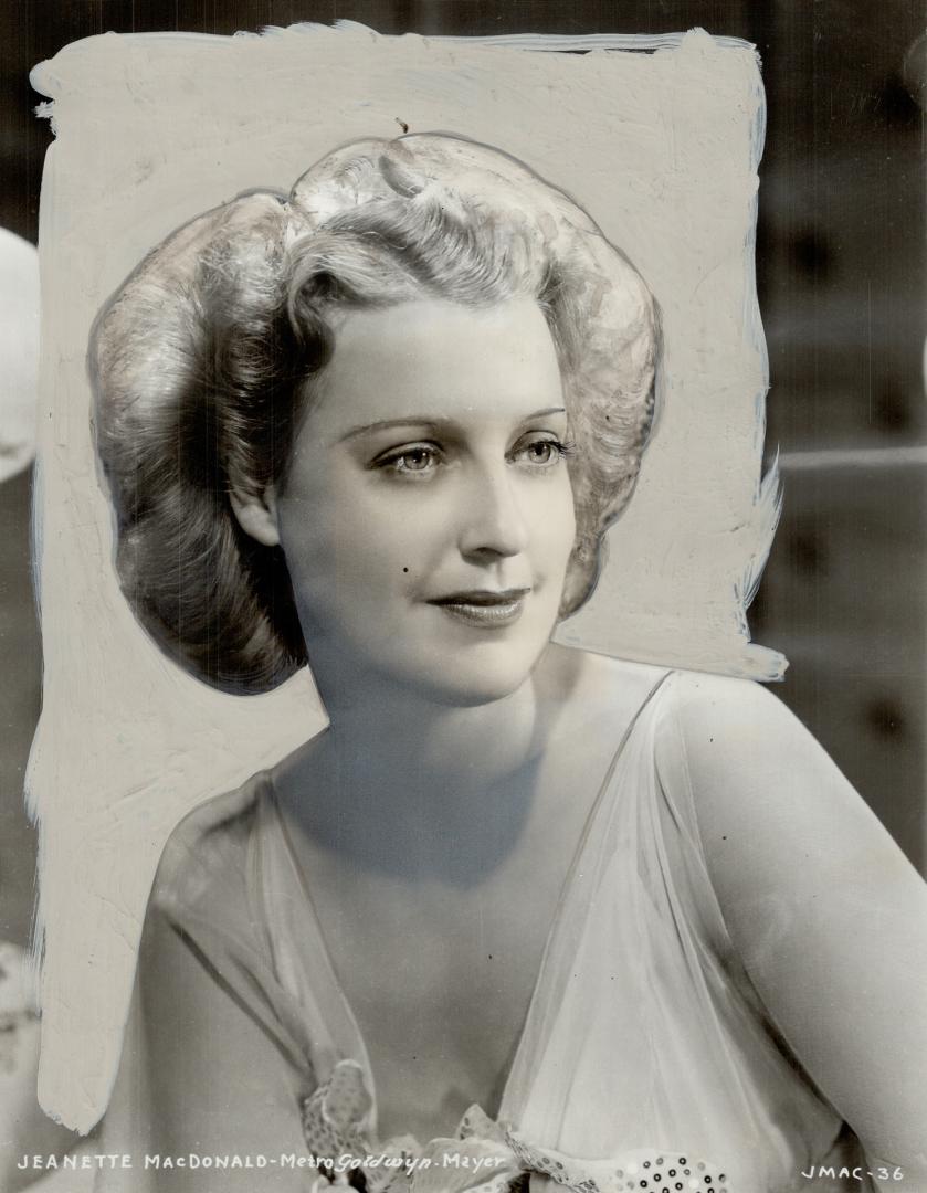 Jeanette Macdonald, who used to make a handsome living for herself - as well as contributing lavishly to the success of her employers - by singing tandem with Nelson Eddy, has found herself a new co-star in The Sun Comes Up