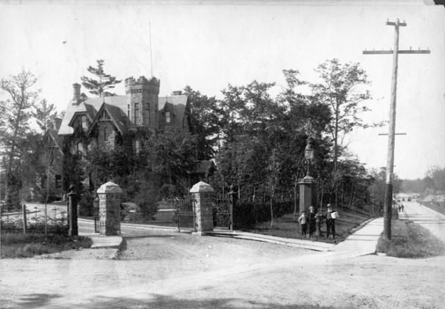 North Glen Road Bridge, Gooderham estate at South Drive