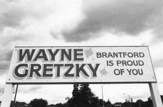 Wayne Gretzky sign. Brantford, Ontario