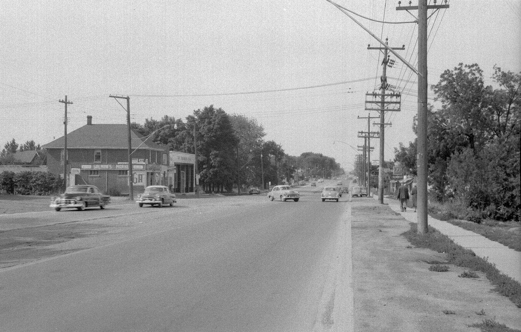 Yonge Street looking north from south of Cummer Avenue