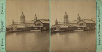Image shows the Union station by the lake.