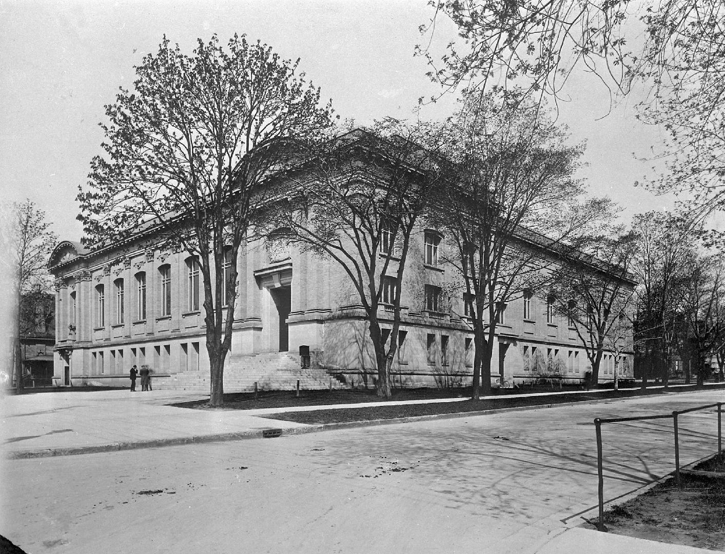 Toronto Public Library, Central Library, College St