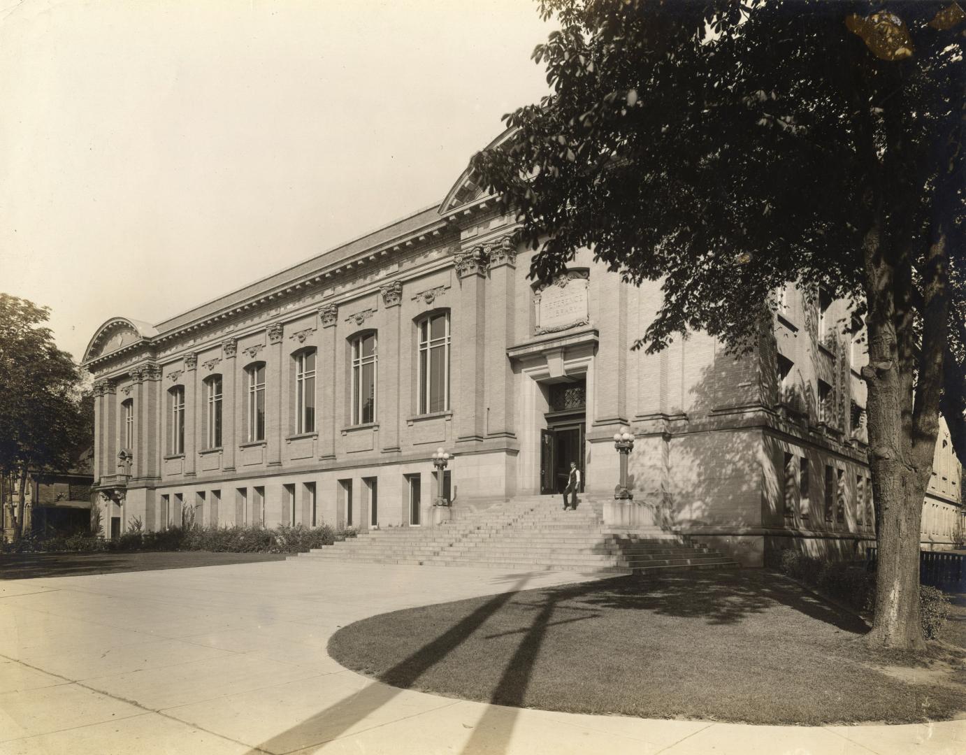 Toronto Public Library, Central Library, College St