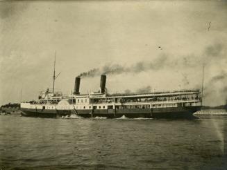 Corona (1896-1937), in Niagara River