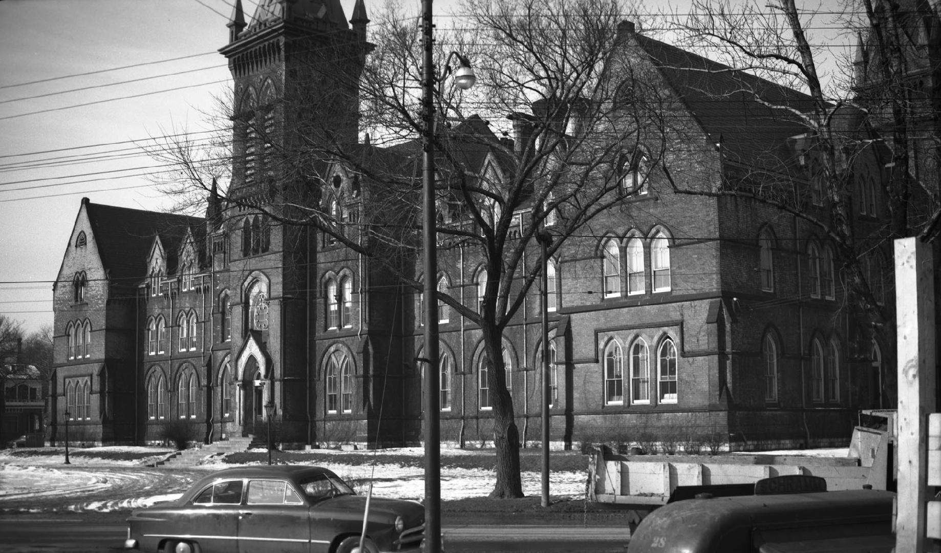 Knox College (1875-1915), Spadina Crescent