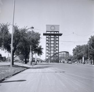 Shell Oil Tower, during construction
