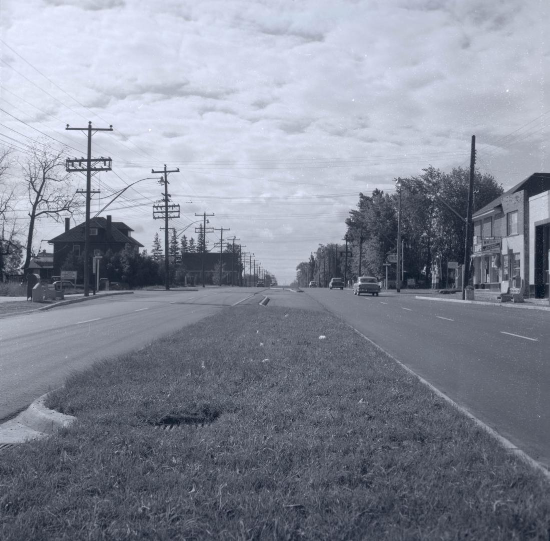 Yonge Street looking south from north of Cummer Avenue