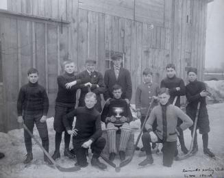 Davisville Hockey Club. Image shows ten people in two rows posing for a photo outdoors. Some ar ...