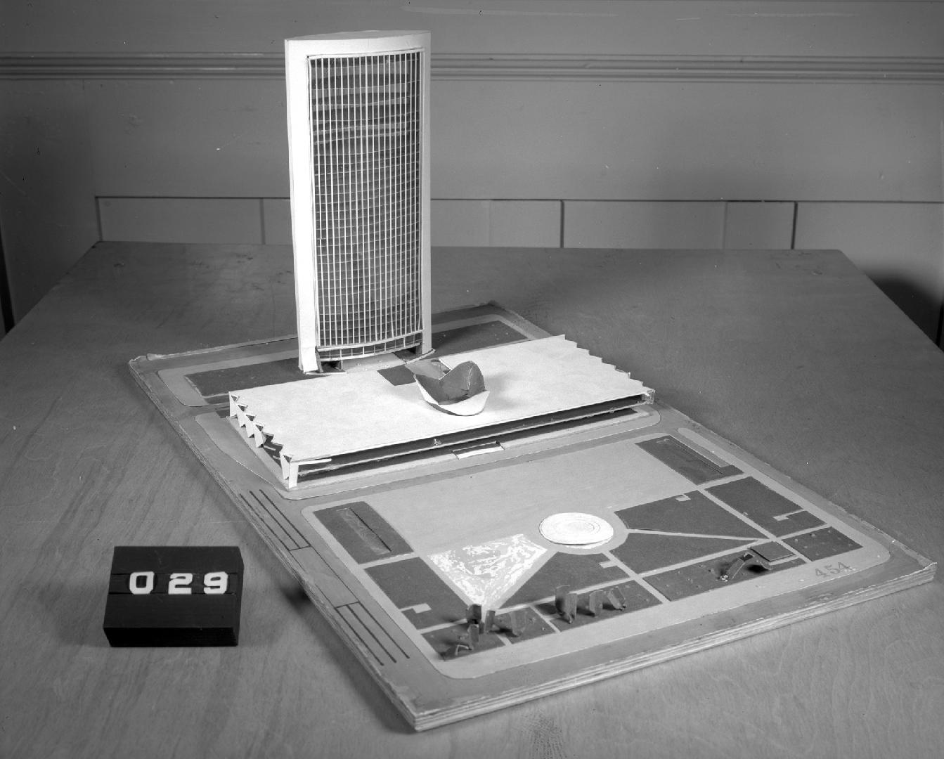 Maciej Gintowt entry, City Hall and Square Competition, Toronto, 1958, architectural model