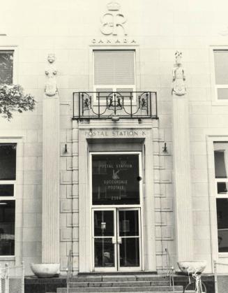 Postal Station K, Yonge Street, southeast corner of Montgomery Avenue, Toronto, Ontario: Exteri…