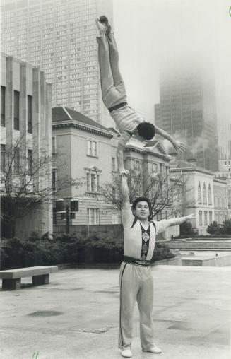 A matter of balance. Liu Guangyi of the Shandong Acrobatic Troupe from China holds Hu Jianxin, one of twin 11-year-old springboard acrobats. The troup(...)