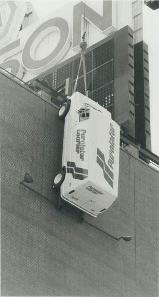 Driving them up the wall. Going to great lengths - not to mentions heights - to promote its services, a courier company has one of its delivery vans p(...)
