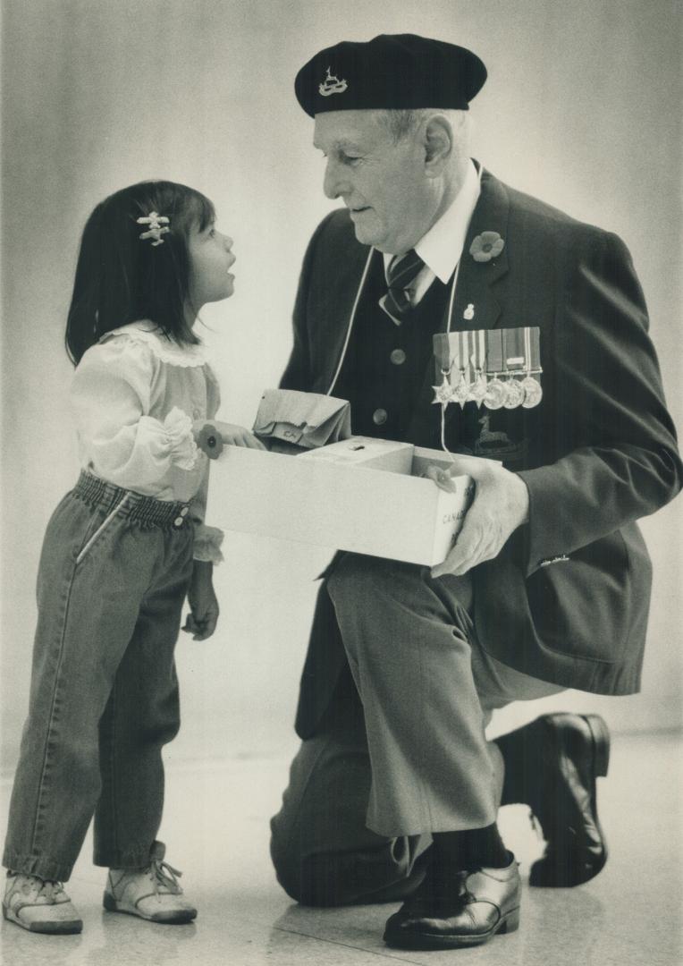 Thanks for caring. Ed Gray, 67, of the Royal Canadian Legion Branch 42 in Toronto takes a minute with Jessica Horvath, 3, as he sells Remembrance Day (...)