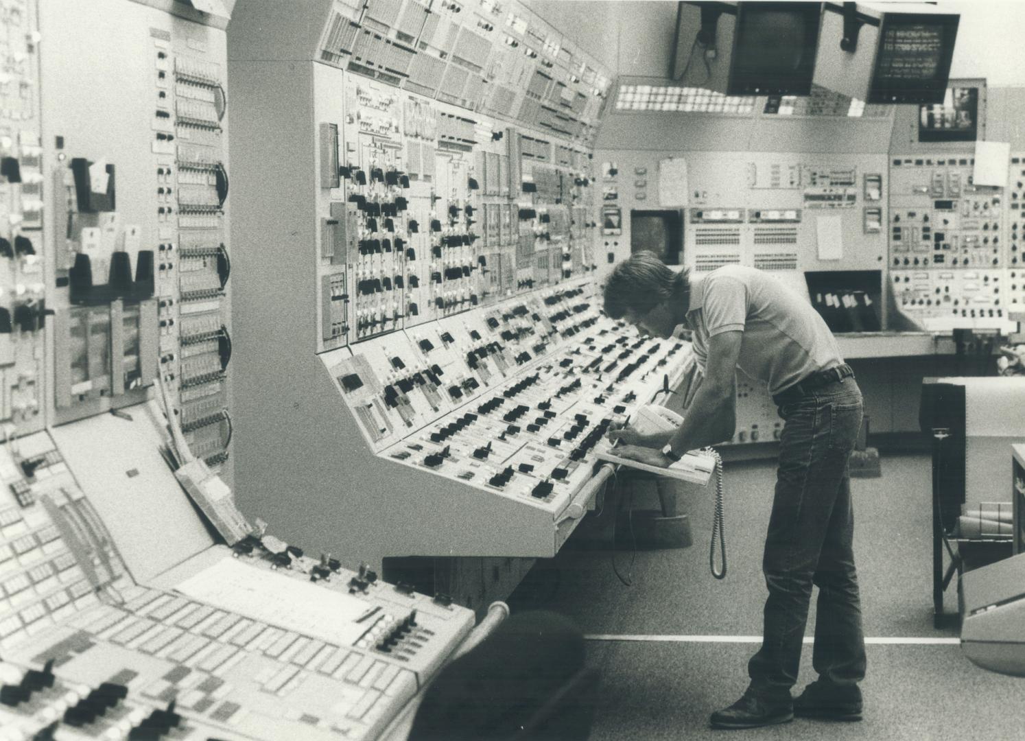 Murray Spearin UFO on reactor 3 panel