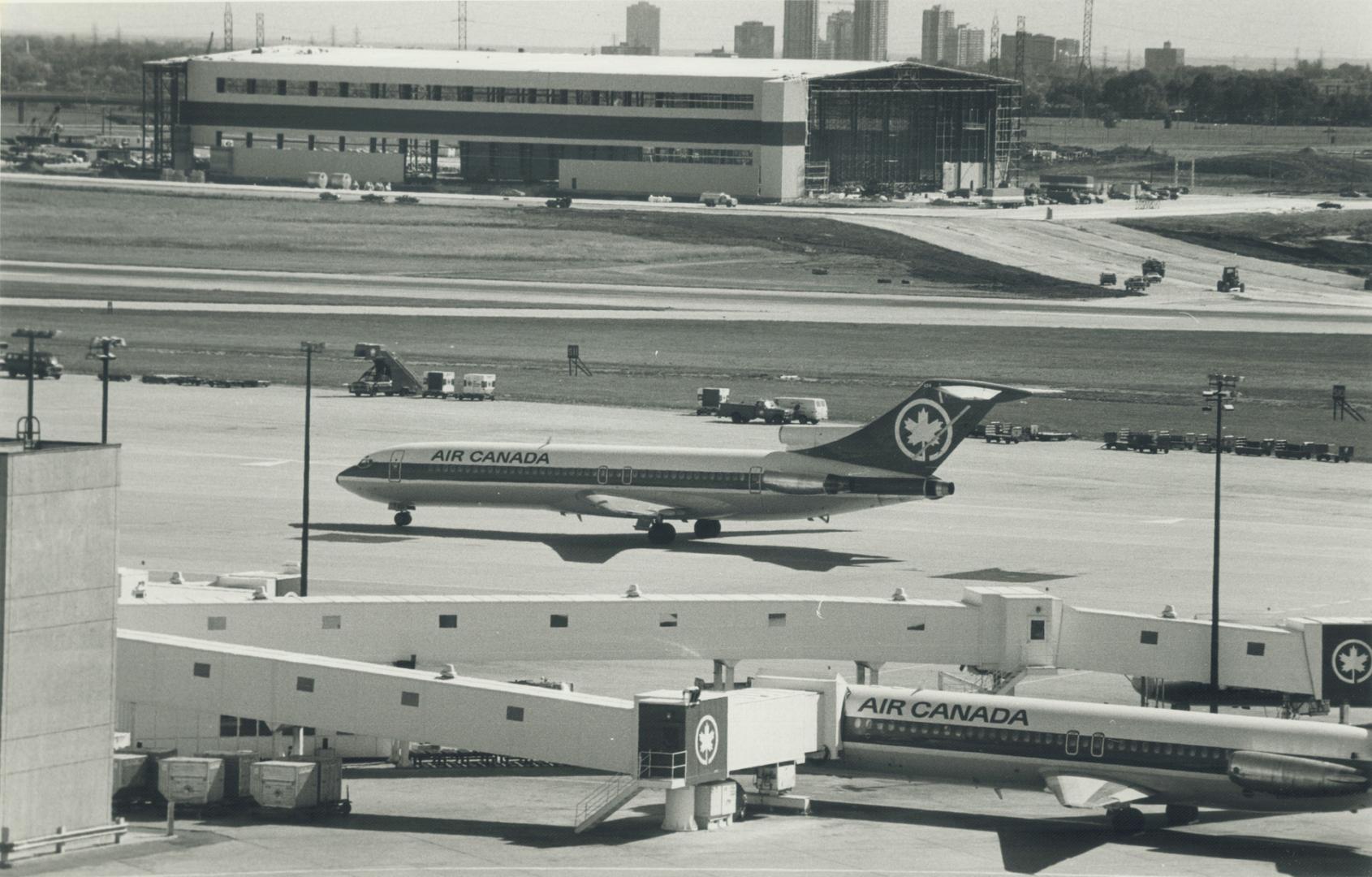 Aviation - Airports - Canada - Ontario - Toronto - Toronto International - 1980 - 1983
