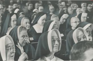 Traditionally-Garbed nuns wear variety of expression as they listen to opening addresses at the Congress on the Theology of Renewal at the University (...)