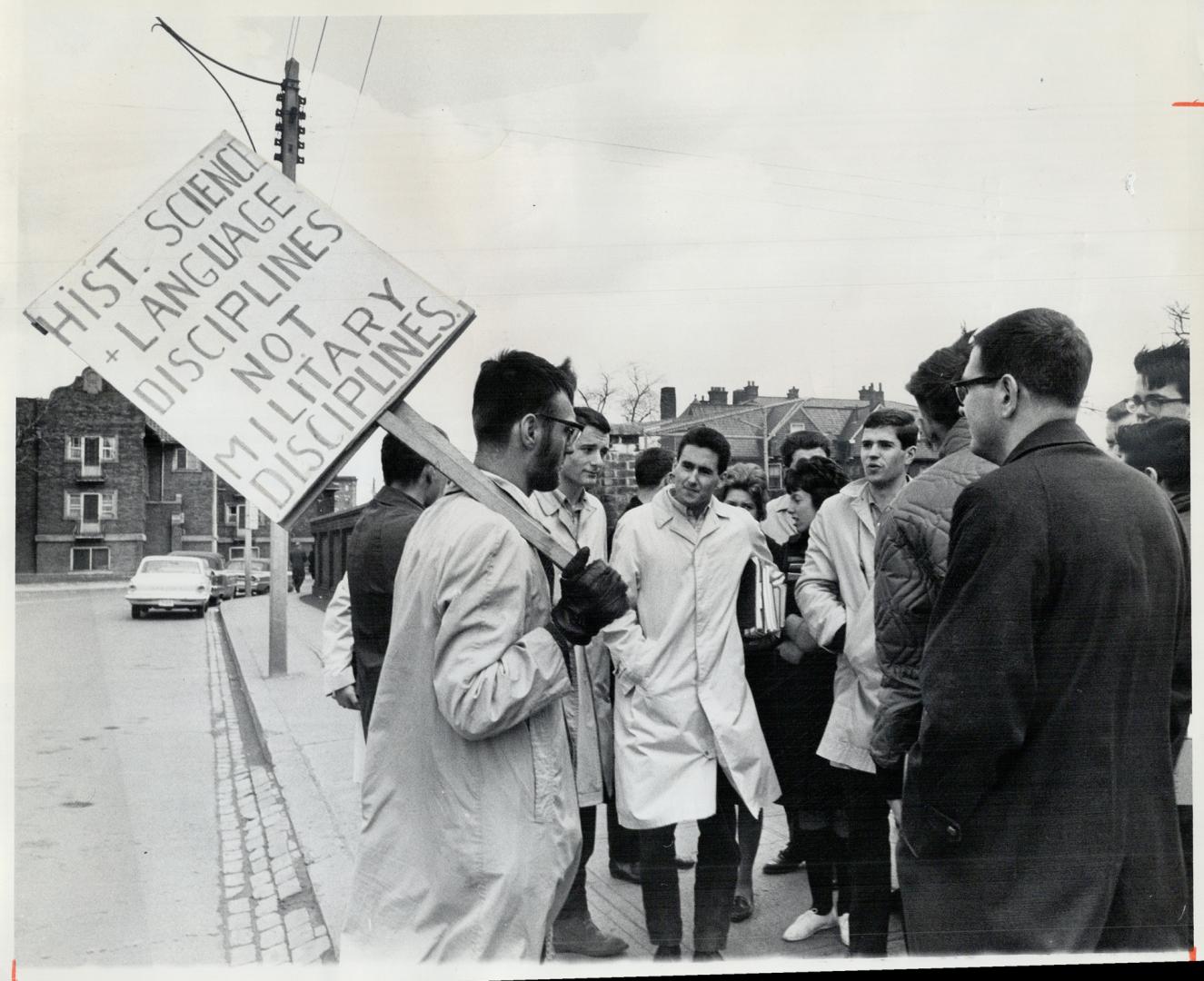 Pacifist pickets Jarvis Collegiate, Douglas Campbell pretested parade for third year