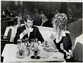 Willingly accepted in the dining room of the Westbury Hotel, Johanna and Jim relax over coffee, despite the fact that he is wearing a turtle neck shir(...)