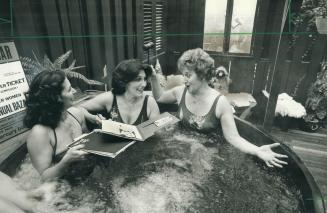 Rubadubdub. The meeting will splash to order: Mollie Rothman (right), Norma Barkin (centre) and Sue Holtzman took to the tub yesterday to discuss last(...)