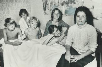 After two nights in an 8-by-8-foot tent in the Humber Valley, Ruby Barry (right) has two rooms in a motel for herself and her six children. From the l(...)