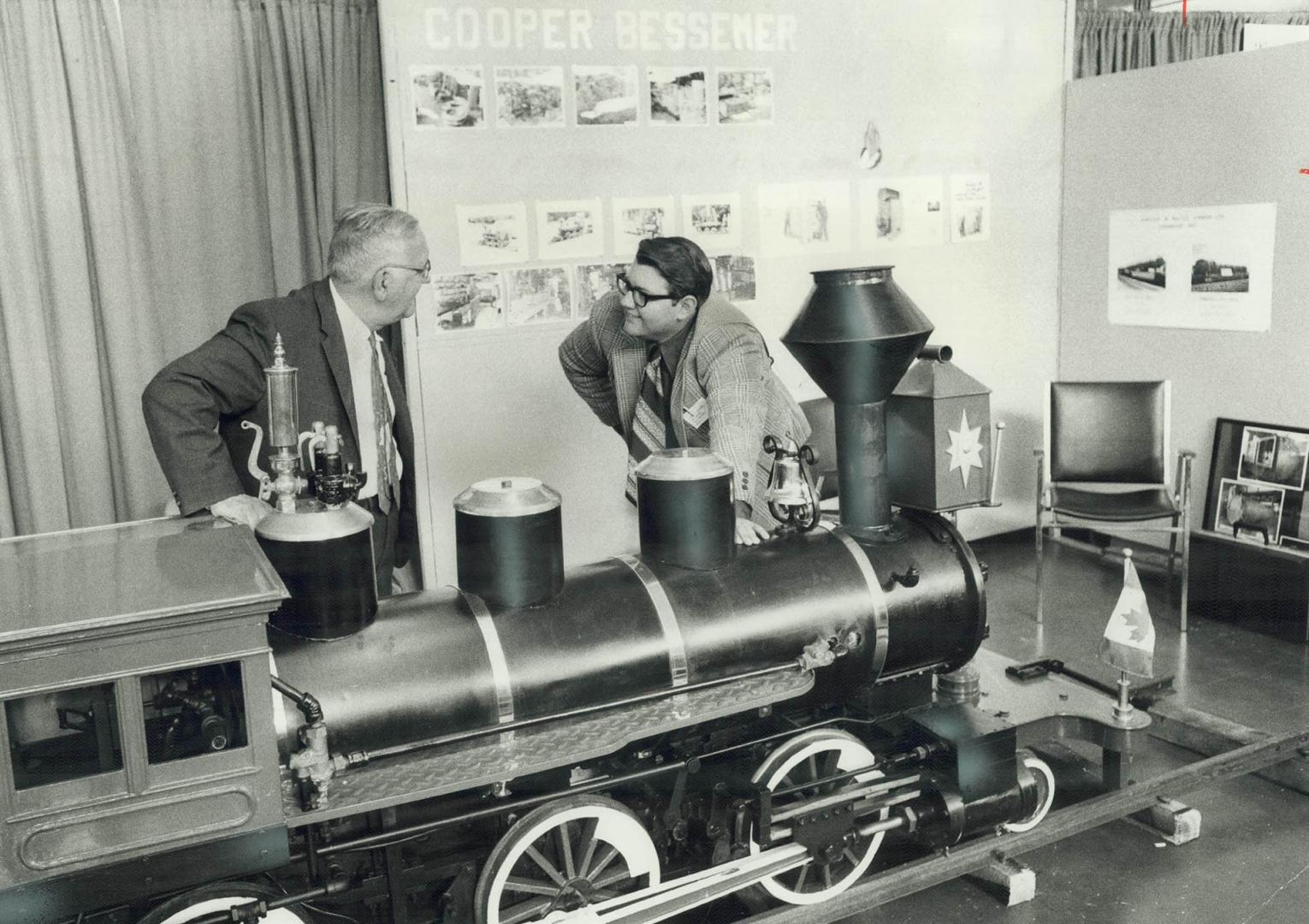 The little engine that could, Douglas Schlenker (right, a 27-year-old tool-and-die make from Port Elgin, wanted a quarter-size model of an 1880 steam (...)