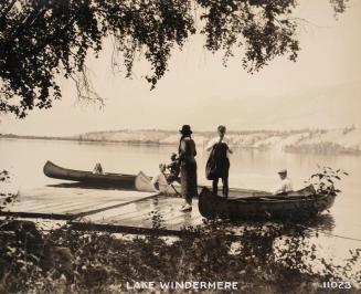 Lake Windermere 11023 [people canoeing]