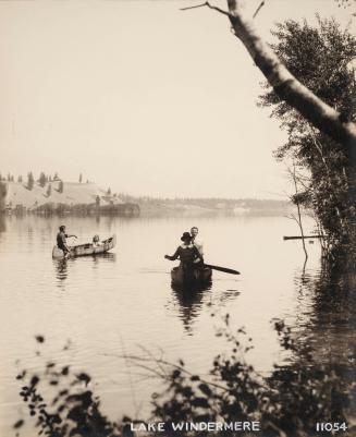 Lake Windermere 11054 [people canoeing]