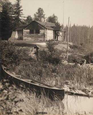 Nipigon 10978 [cabin, men carrying canoe]