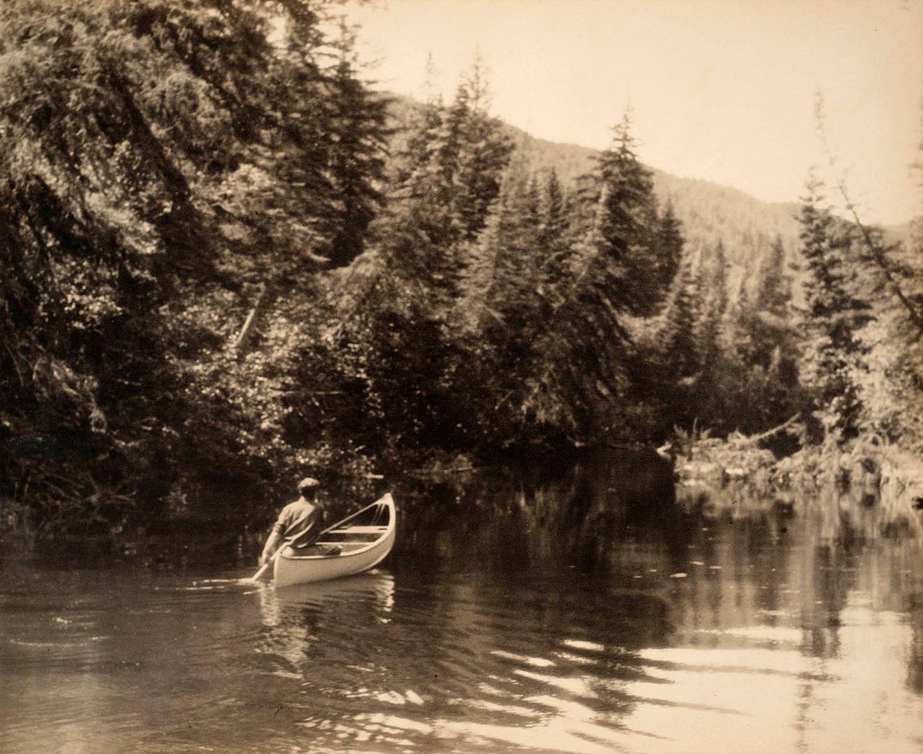 [Canoer on Forty Mile Creek, Banff 11002]