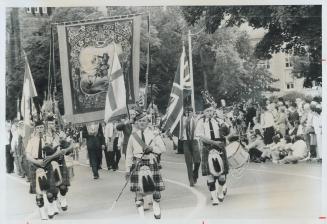 King Billy starts out from queen's park, Banner depicting King Billy towers over the Orange Day parade leaving Queen's Park Saturday, the 283rd annive(...)