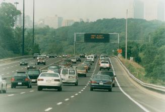 Spare the air: Warnings about Toronto's air quality weren't enough to keep these cars off the Don Valley Parkway last week
