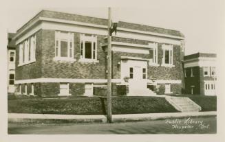 Picture of library building with street lamp pole in front. 