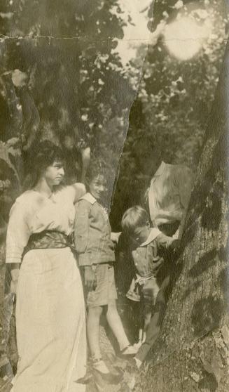 Black and white photograph of Ruth C. (Webb) Abbott, Augustus N. Abbott, Wilson Harrison Abbott ...
