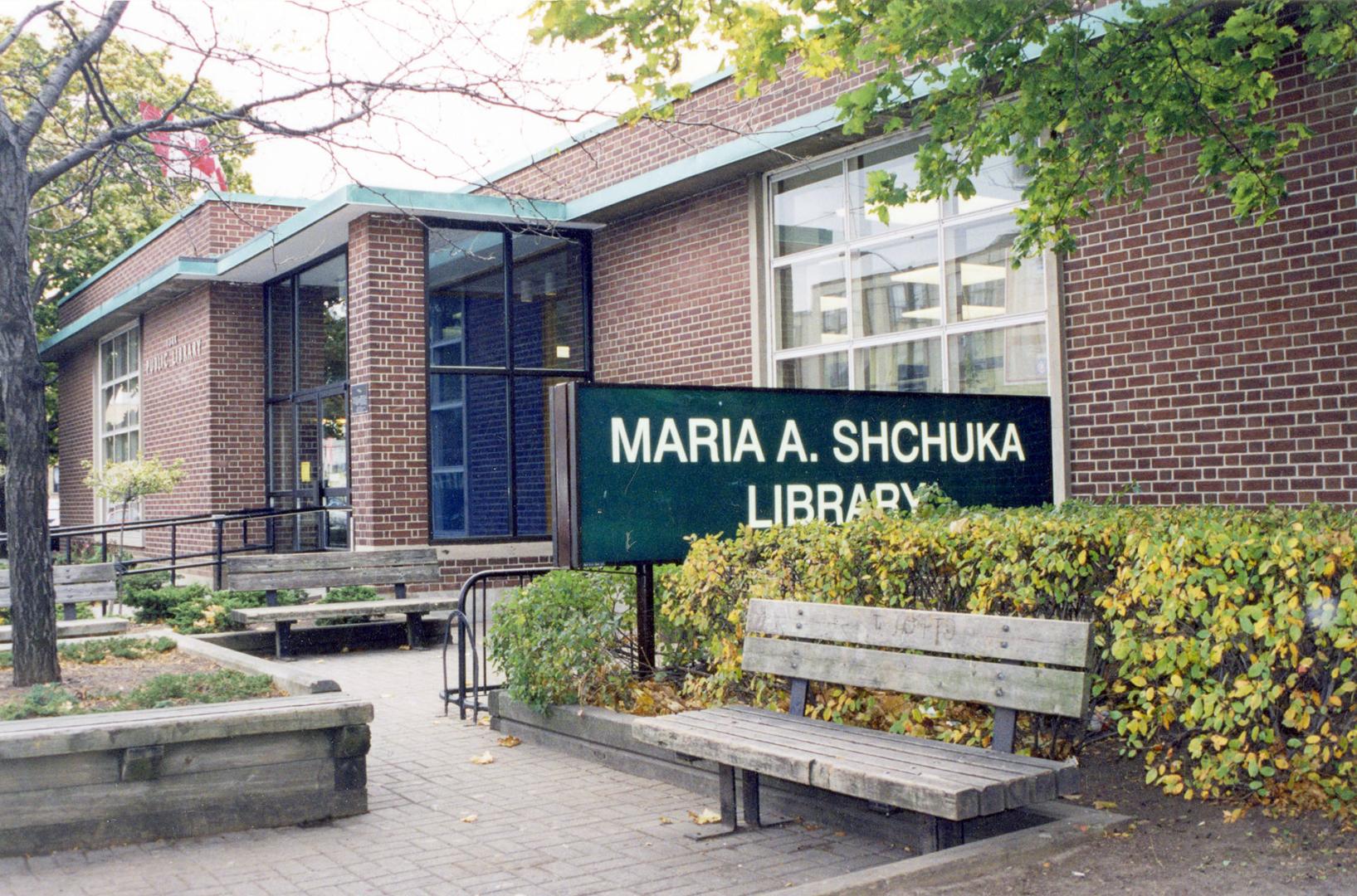 Picture of one storey brick library building. 