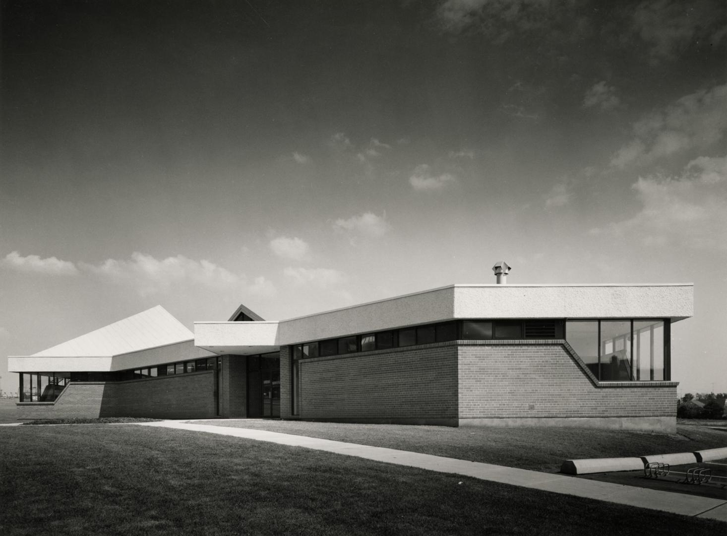 Picture of one storey library building. 