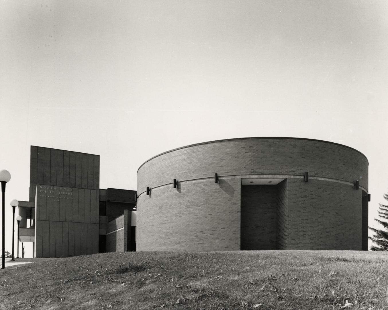 Picture of library building with large round room. 