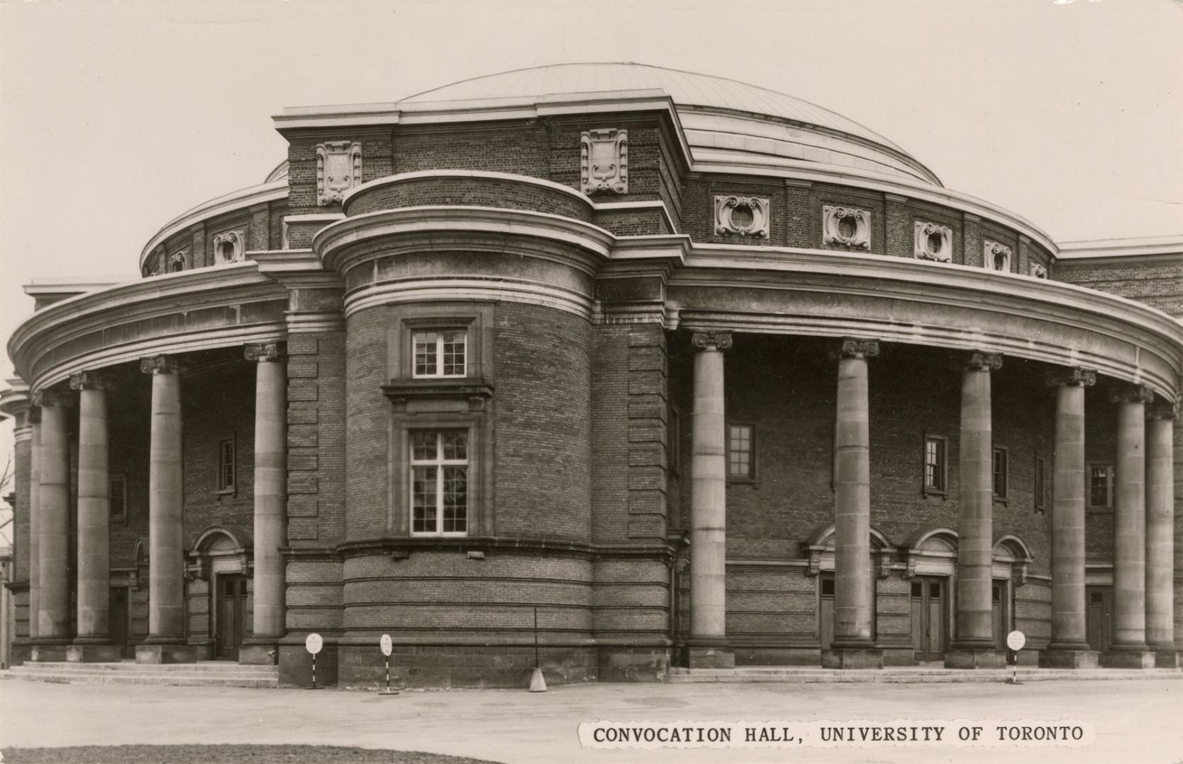 Black and white photograph of a domed rotunda.