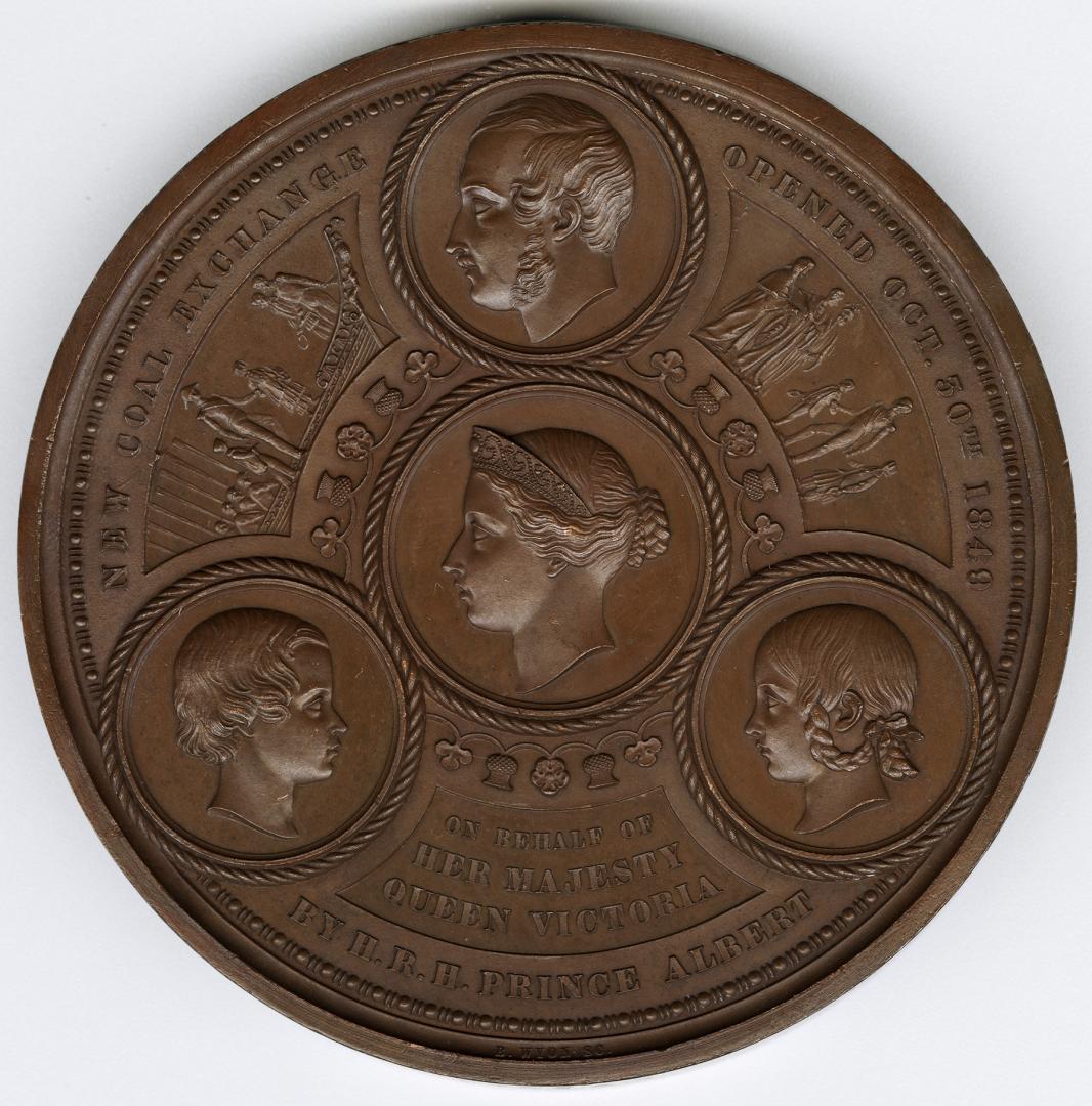 Bronze medal.Cameos of Royal Family: Prince Albert, the Prince of Wales and the Princess Royal  ...