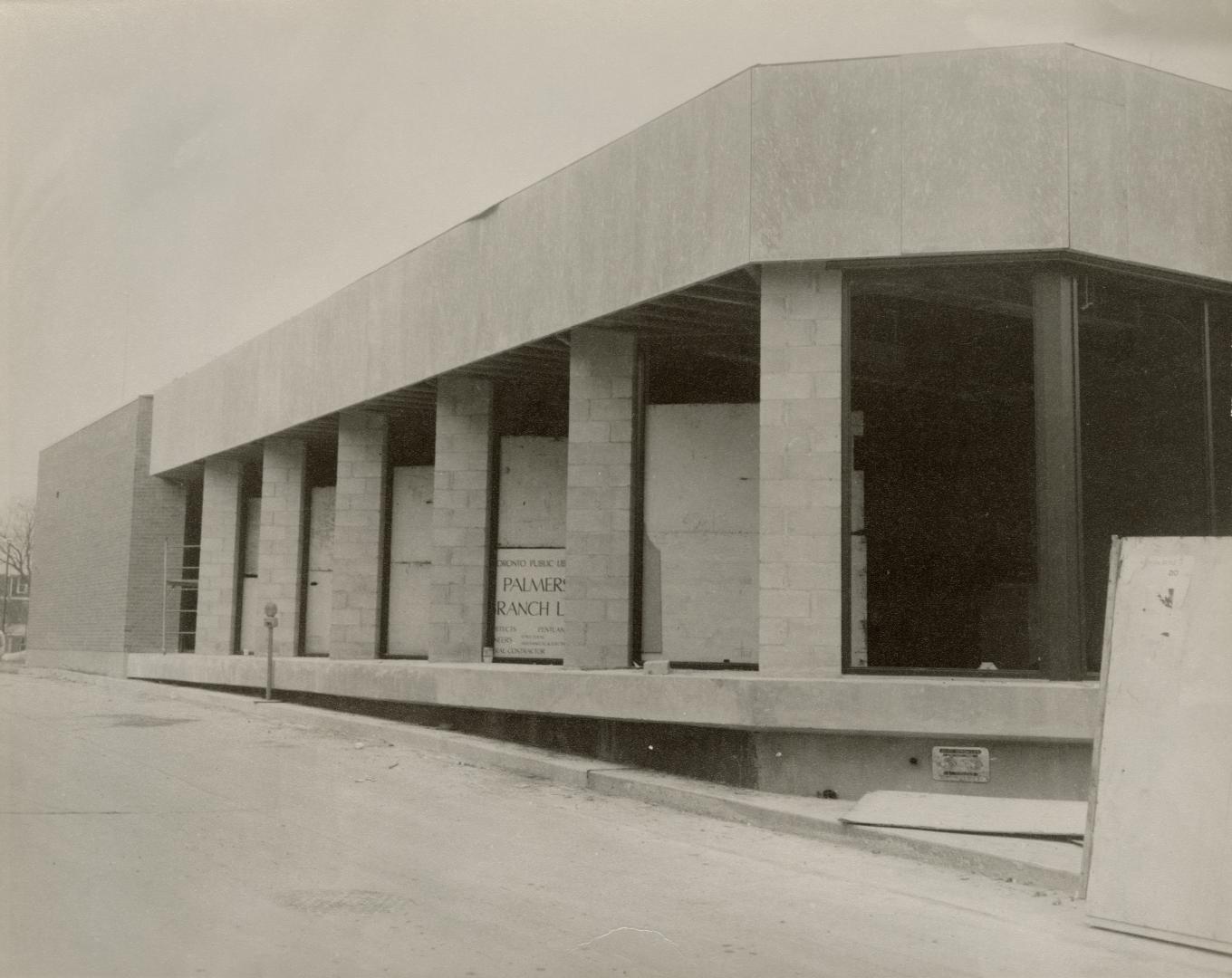 Picture of a one storey library under construction. 